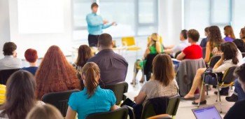 Fundacja Rodzina Plus przedstawia ofertę organizacji i prowadzenia szkoleń dla  kandydat&oacute;w do sprawowania pieczy zastępczej